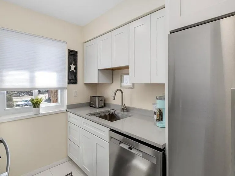 1723 E Forteen Mile Rd #D — Photo 11