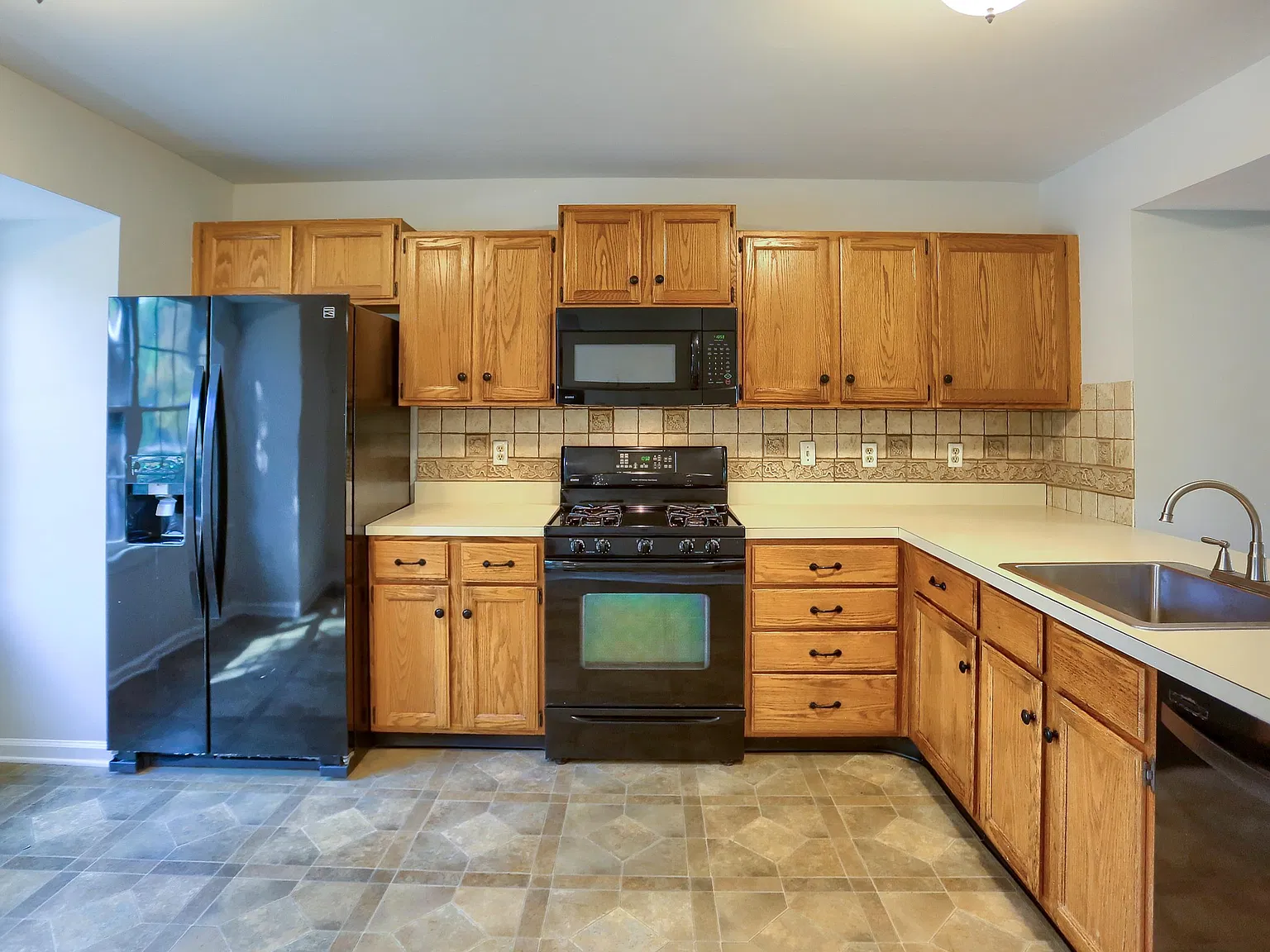 3 bed, 2901 sqft, $2,850 — Photo 3