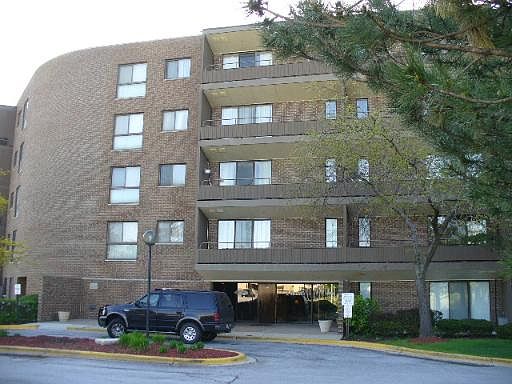 1st image of 7 E Carriageway Dr APT 112