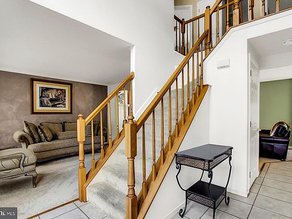 3rd image of 713 Athlone Dr