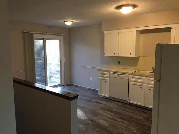 3rd image of 4113 Creely Ct NW