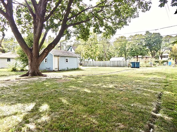 2nd image of 661 S Rosewood Ave