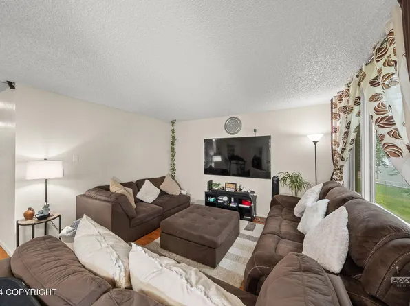 1002 Wild Rose Ct, Anchorage, AK 99518