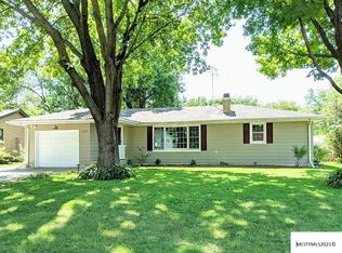 1137 Manor Dr, Mason City, IA 50401