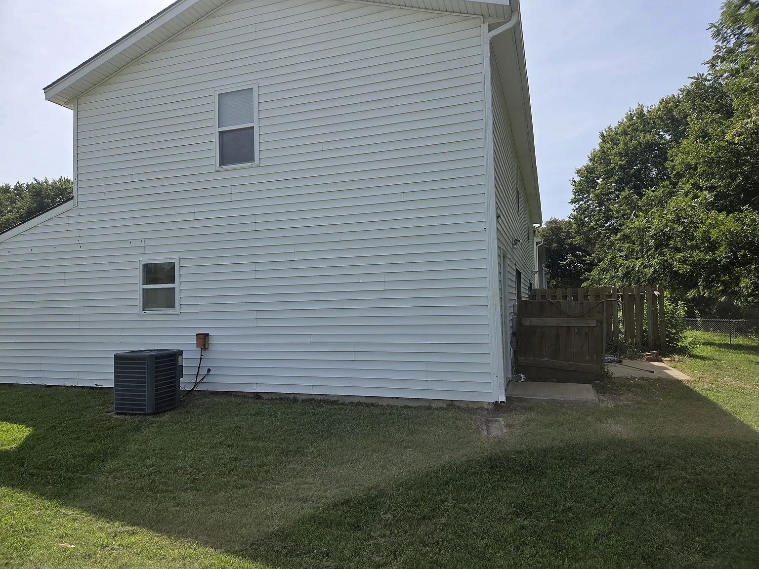 3 bed, 2.5 bath, 1467 sqft, $1,795 — Photo 2