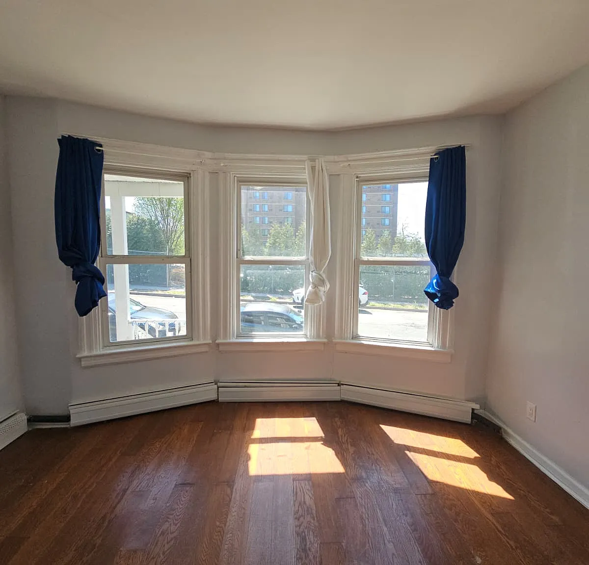 4 bed, $2,400 — Photo 4