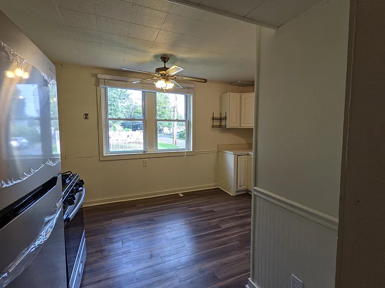 1201 Schumacher Dr — Photo 7