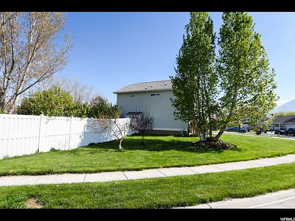 4th image of 777 Country Club Dr