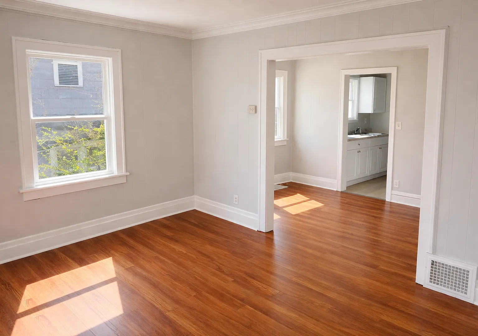 Cute Two Bedroom Home — Photo 2