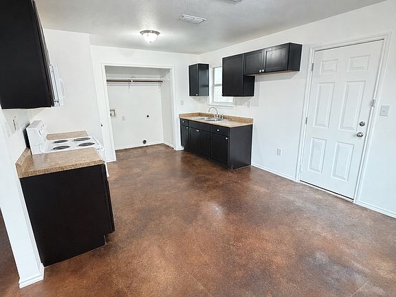 3rd image of 1318 Elmwood Ave