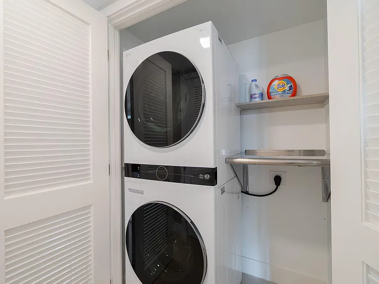 111 SE 1st Ave #404 — Photo 9