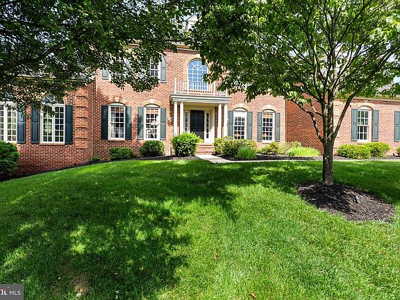 3rd image of 7 Red Tree Ln