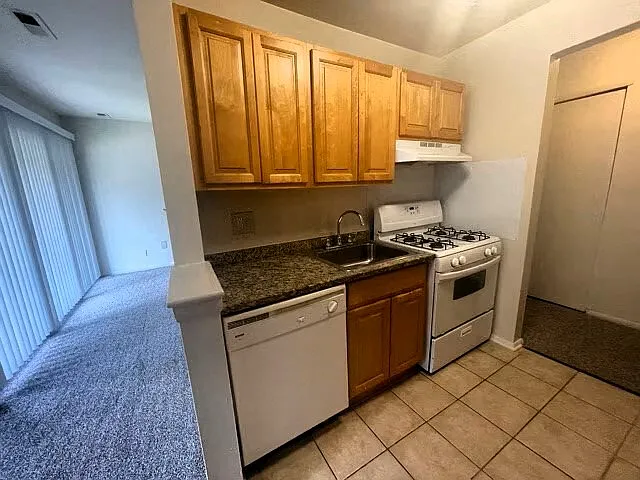 Autumn Ridge Apartments — Photo 32