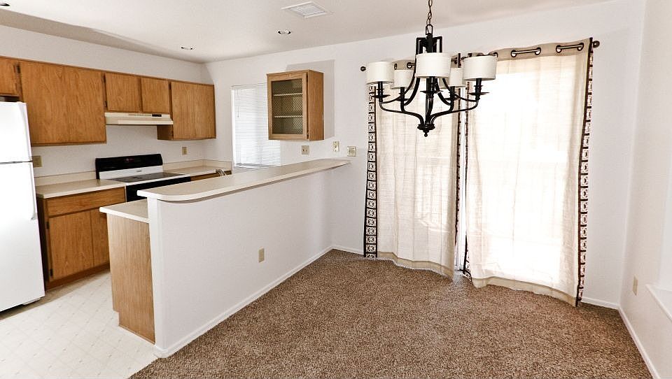 Dining * Breakfast Counter