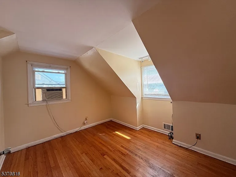 183 Reeve Ter — Photo 16