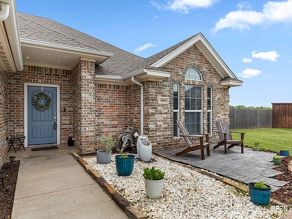 3rd image of 4 Roundrock Ct