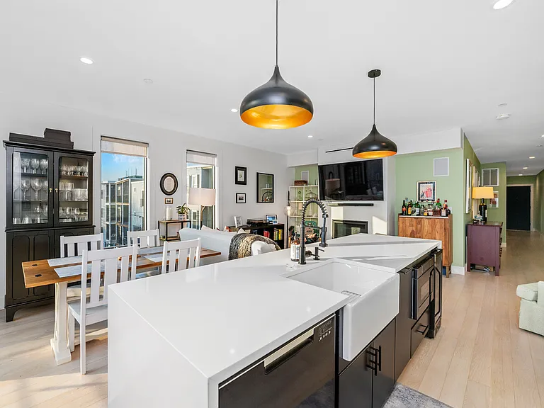 347 Maverick St #7 — Photo 5