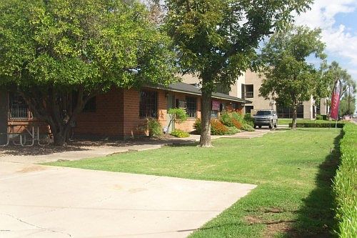 1st image of 1901 W Earll Dr