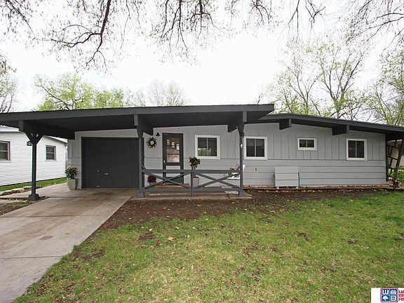 3rd image of 641 E Eldora Ln