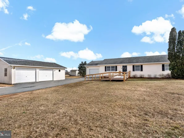 987 Dominion Rd, Gerrardstown, WV 25420