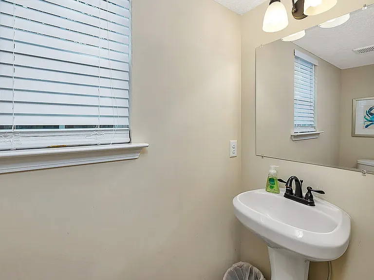 115 Maple St — Photo 19