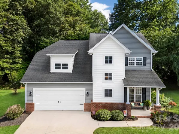 6008 River Garden Ct, Lowell, NC 28098