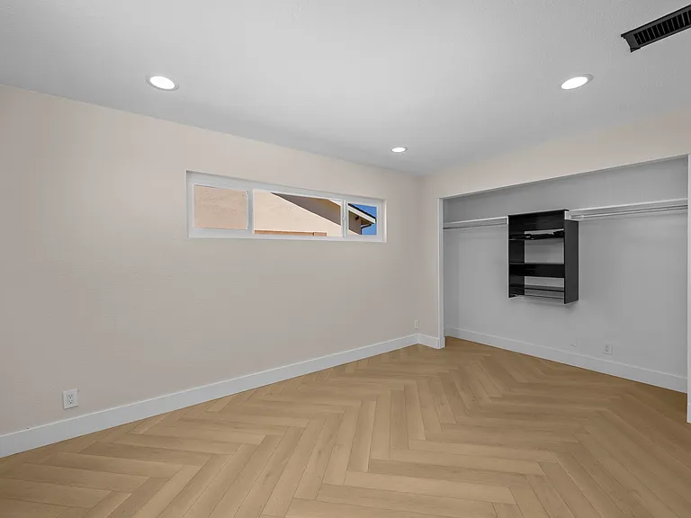 9433 Geranium Cir — Photo 29