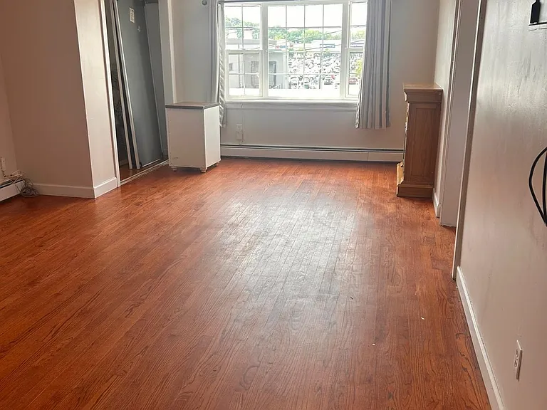 8906 Tonnelle Ave — Photo 3