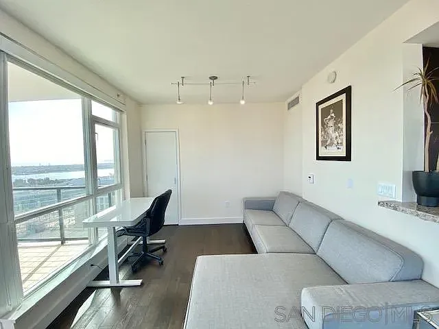 325 7th Ave #2102 — Photo 11