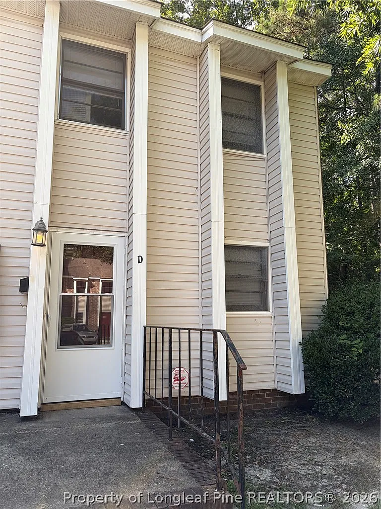 2 bed, 1.5 bath, 1100 sqft, $1,175 — Photo 1