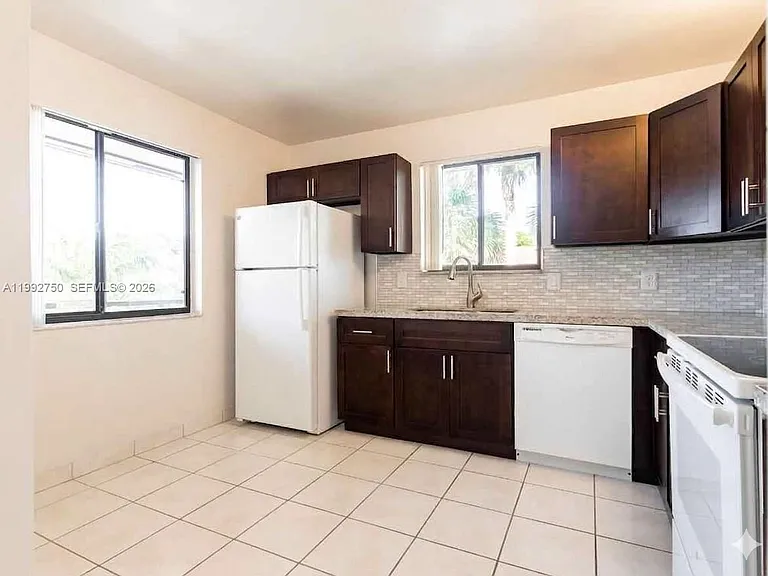 357 Lakeview Dr #1 — Photo 10