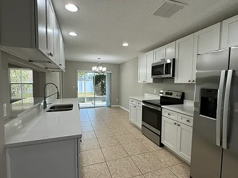 1631 Sherbourne St — Photo 6