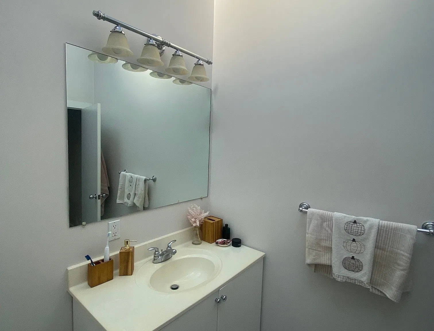 1 bed, 1036 sqft, $2,550 — Photo 4