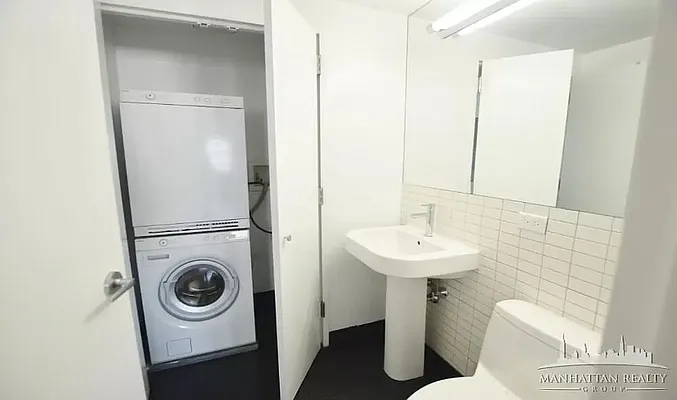 Rented by Manhattan Realty Group | media 4