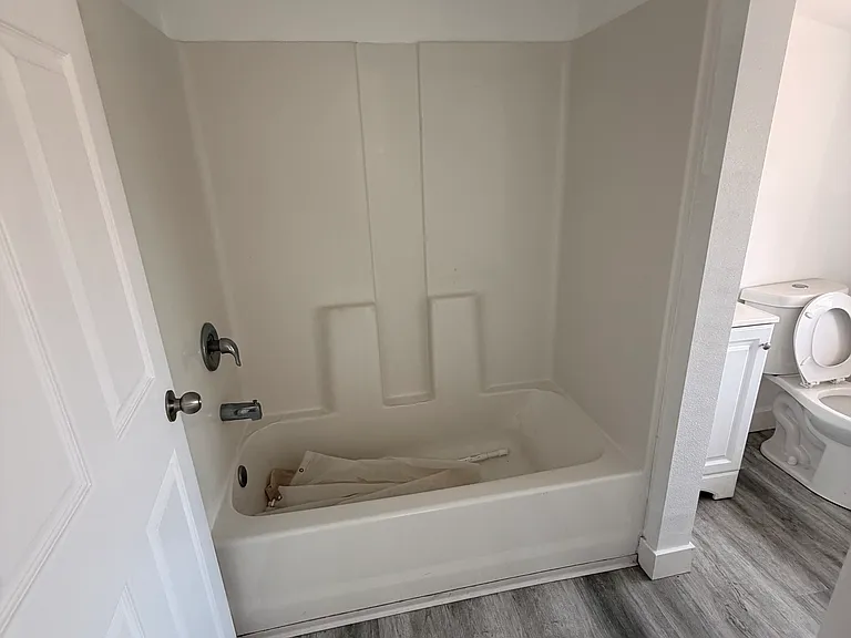 1820 W 11th St #8 — Photo 7