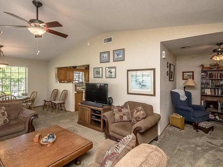 341 Riverfront Dr — Photo 10