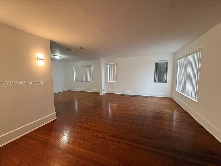 2928 SW 15th St — Photo 2