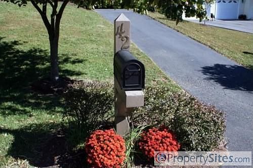 5th image of 42 Crestwood Dr