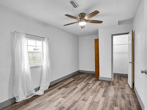 3rd image of 8621 NE 52nd St