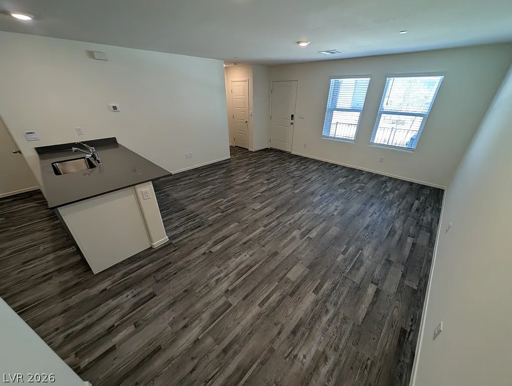 3 bed, 2.5 bath, 1309 sqft, $1,900 — Photo 2