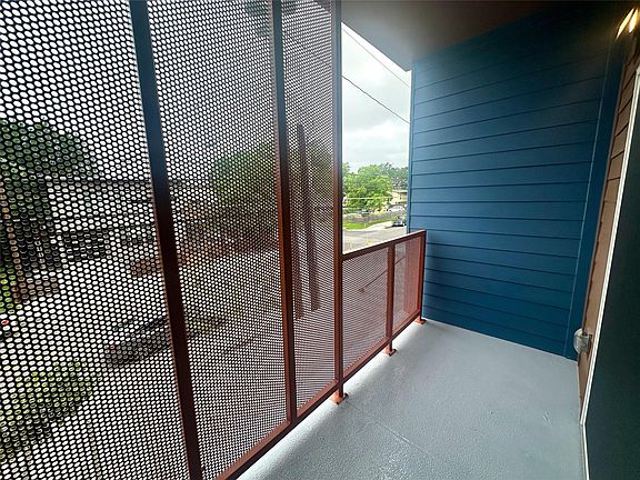 5th image of 1309 Chicon St #202