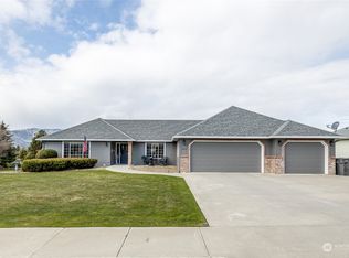 2878 Chaussee Victoria Ct, East Wenatchee, WA 98802