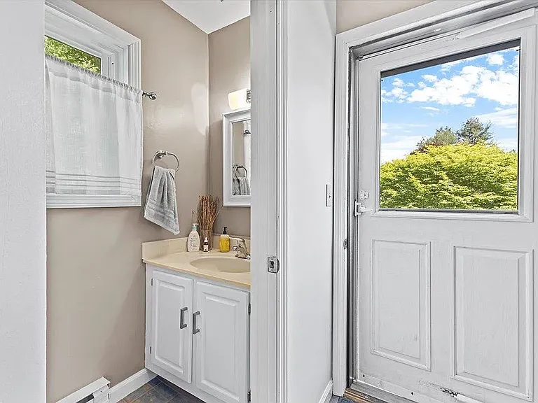 37 Densmore Dr — Photo 15