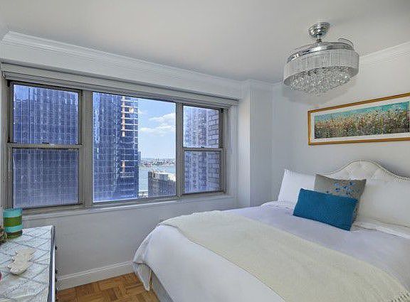5th image of 300 E 40th St APT 18E