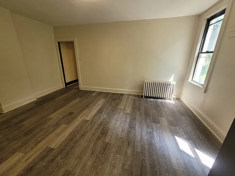 723-725 Sherwood Ave #723 — Photo 6