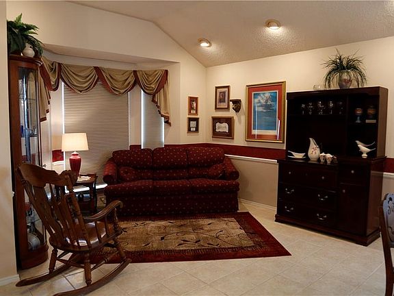 4th image of 3201 Saint Claire Dr