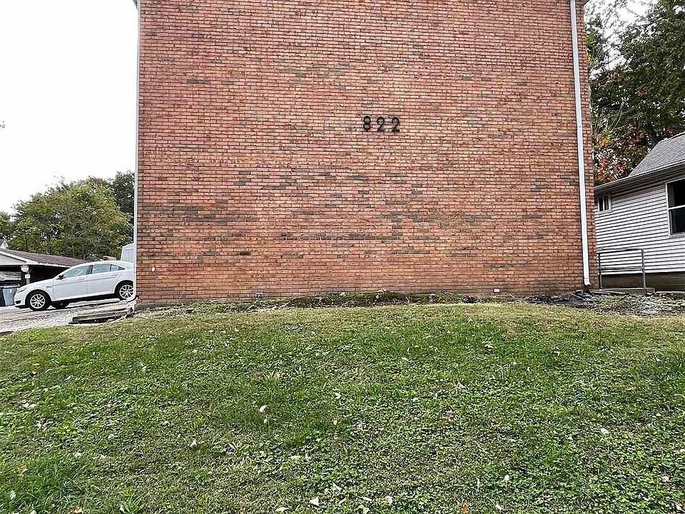 2nd image of 822 W Jefferson St