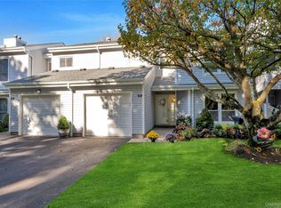 94 Hampton Vista Drive, Manorville, NY 11949