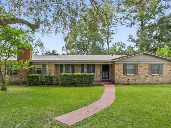 13285 Crest Dr, Grand Bay, AL 36541