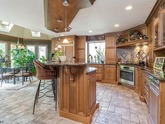 4th image of 17 Country Ln